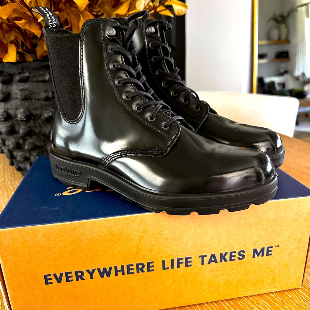 Womens size 10 Laceup Blundstones worn once